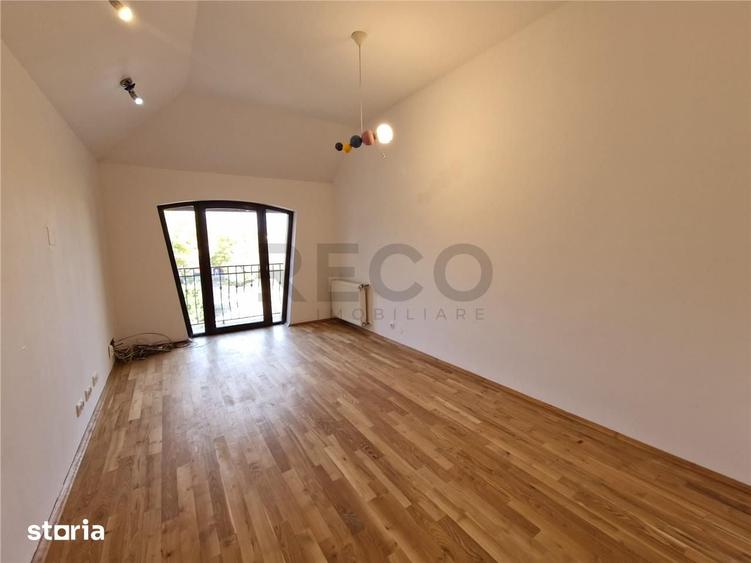Casă cu 8 camere cu Teren 2756 Mp în Sântandrei
