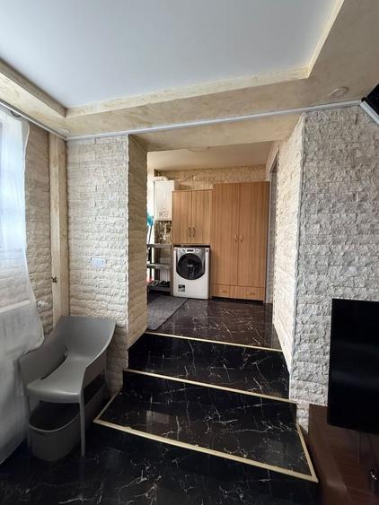 Apartament cu 3 camere decomandat în Colonia Bod