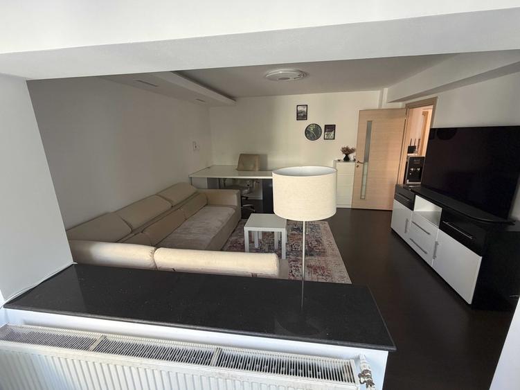 Apartament cu 3 camere decomandat în Drumul Sării
