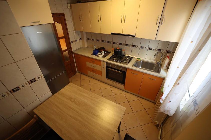 Apartament cu 2 camere nedecomandat în Podu Roș