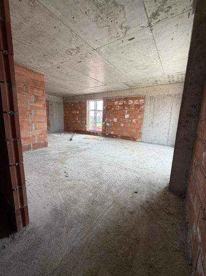 Apartament cu 2 camere decomandat în 1 Decembrie