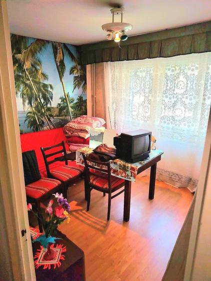 Apartament cu 3 camere semidecomandat în Mioriței