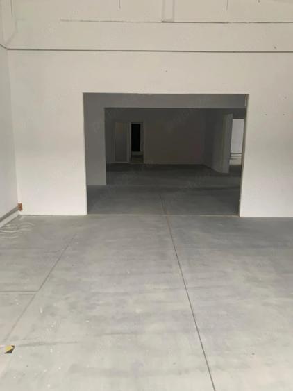 Spațiu comercial, de 700 mp, în Nord