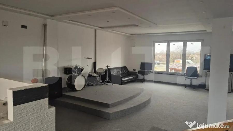 Apartament cu 4 camere decomandat în Careiului