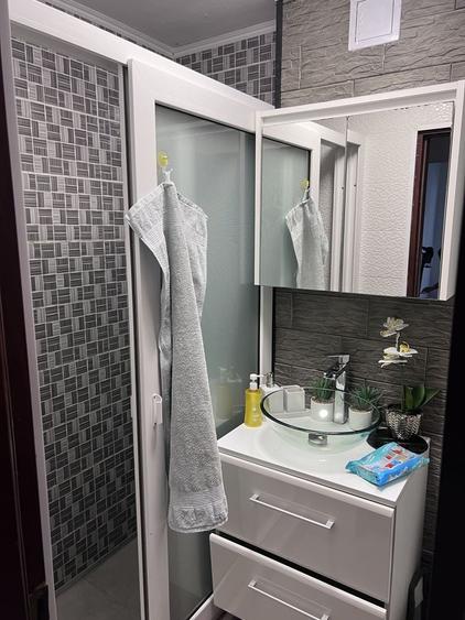 Apartament cu 3 camere decomandat în Exterior Vest