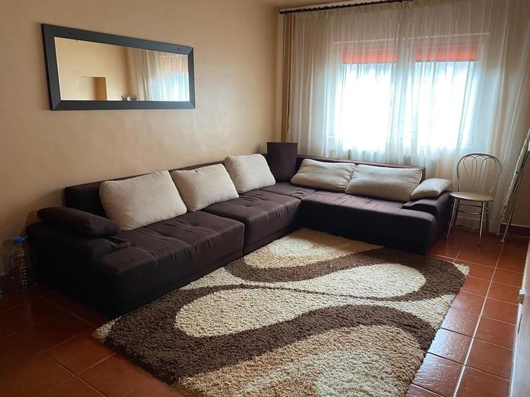 Apartament cu 3 camere decomandat în Decebal