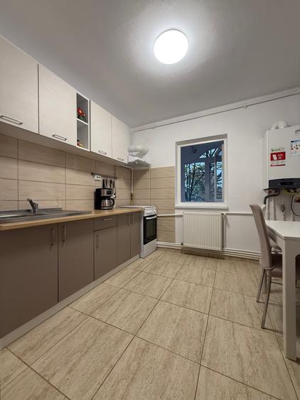 Apartament cu 2 camere decomandat în Trocadero