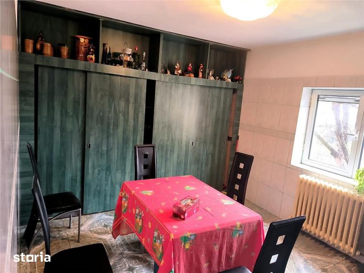 Casă cu 4 camere cu Canalizare în Central