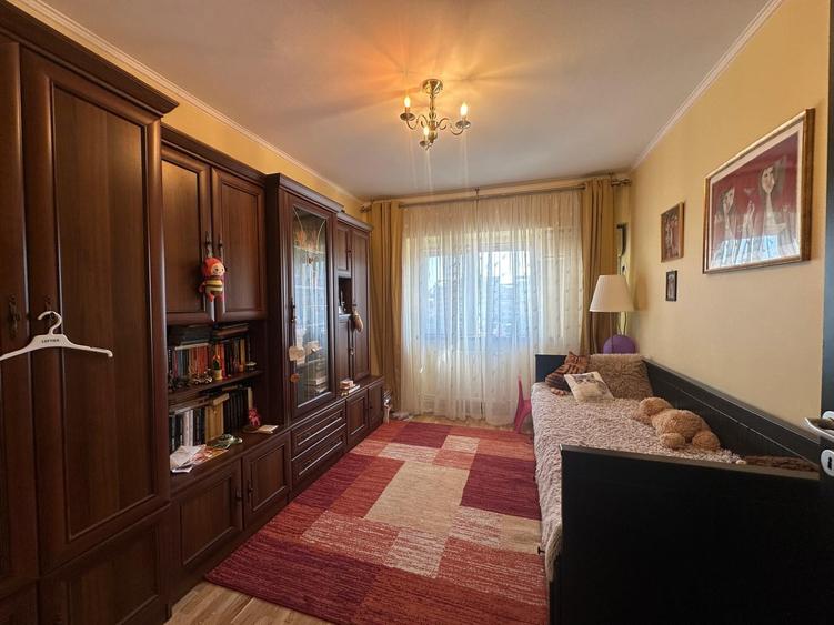 Apartament cu 4 camere decomandat în Gară