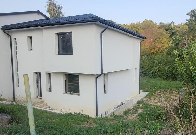Casă cu 4 camere în Viforâta