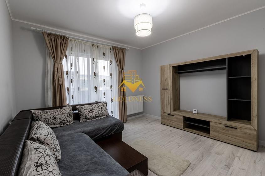 Apartament cu 3 camere semidecomandat în Tineretului
