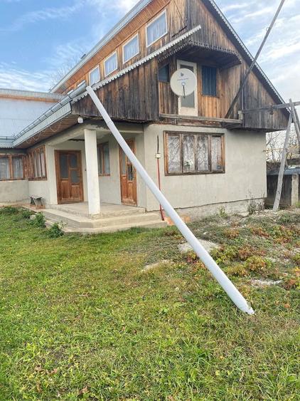 Casă cu Teren 4000 Mp în Răucești