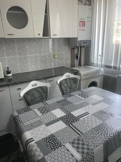 Apartament cu 3 camere decomandat, mobilat în Central