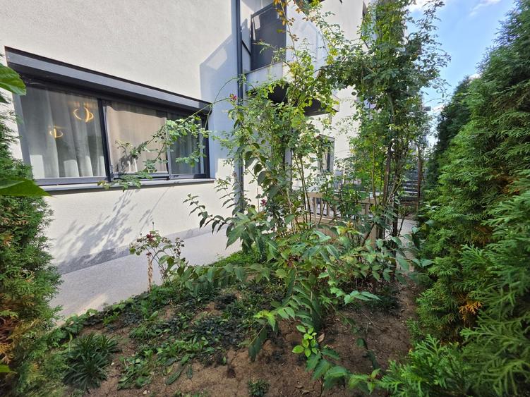 Apartament cu 2 camere semidecomandat în 1 Decembrie