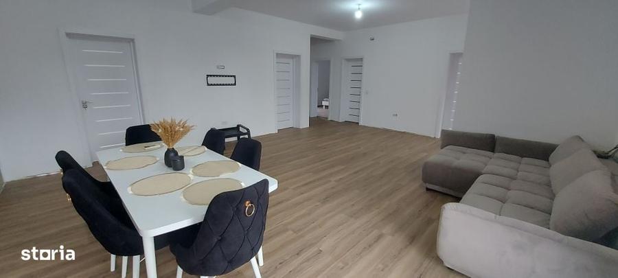 Casă cu 4 camere în Periș