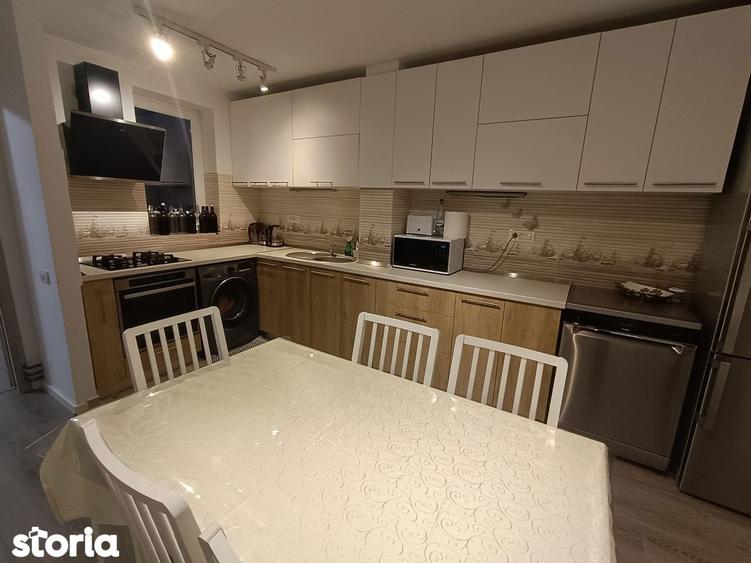 Apartament cu 3 camere, mobilat în Tei