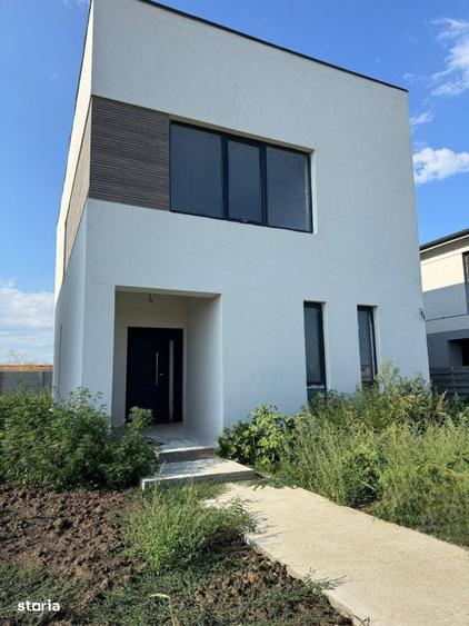 Casă cu 4 camere în Tunari
