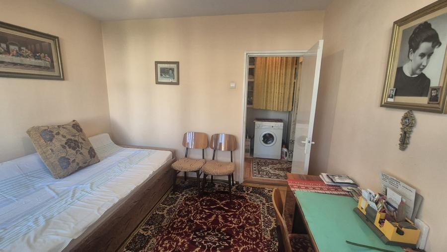 Apartament cu 3 camere semidecomandat în Micro 16
