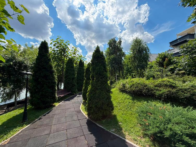 Apartament cu 3 camere semidecomandat în Floreasca