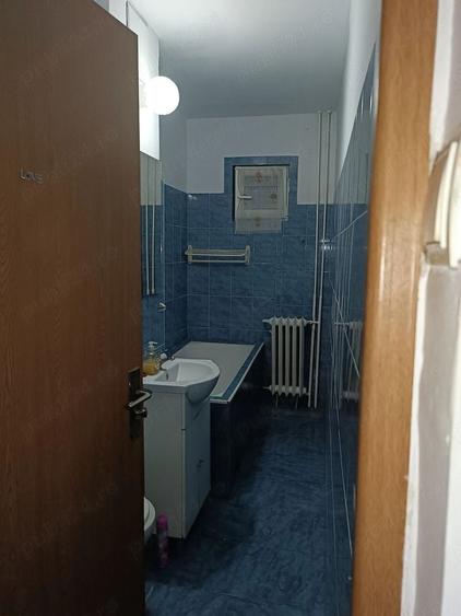 Apartament cu 2 camere semidecomandat, mobilat în Girocului