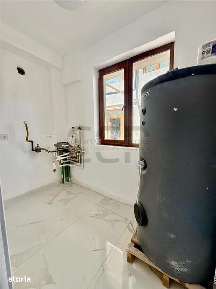 Casă cu 8 camere cu Teren 50 Mp în Vitan