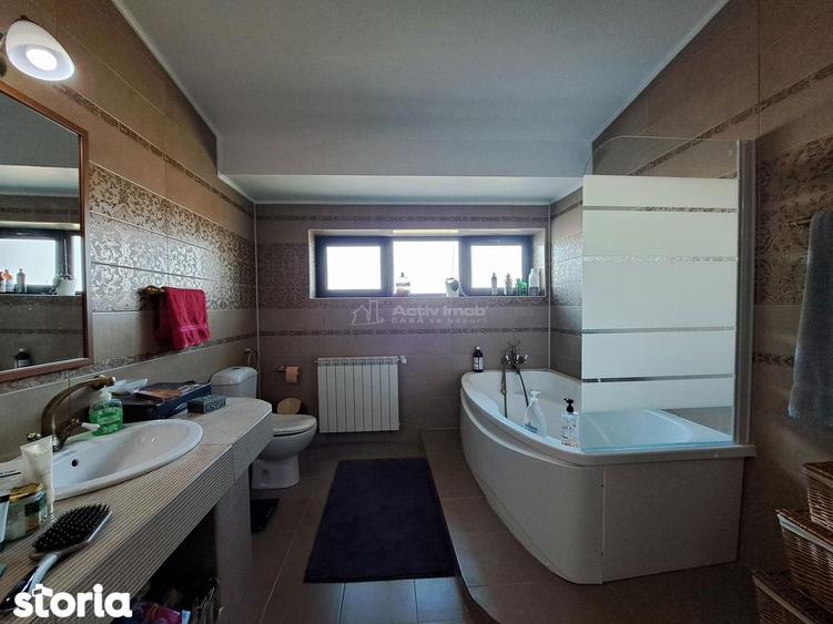 Casă cu 8 camere cu Teren 2500 Mp în Crevedia