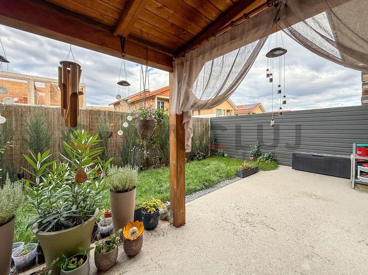 Apartament cu 2 camere semidecomandat, mobilat în Chinteni