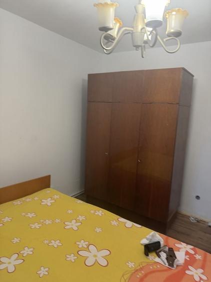 Apartament cu 3 camere decomandat în Exterior Vest