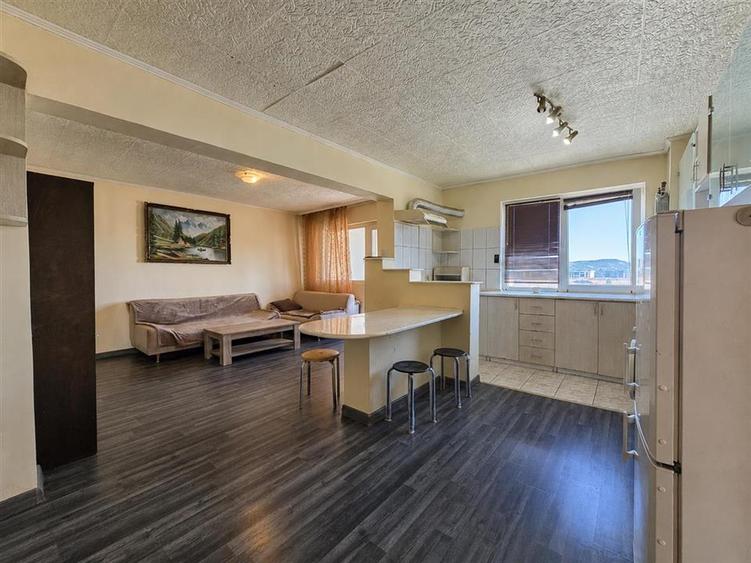 Apartament cu 3 camere decomandat în Nufărul