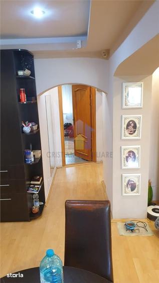 Apartament cu 3 camere, mobilat în Republicii