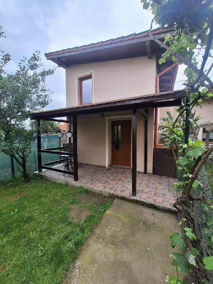 Casă cu 2 camere cu Teren 100 Mp în Central