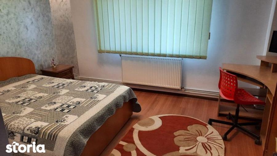 Apartament cu 4 camere decomandat în Central