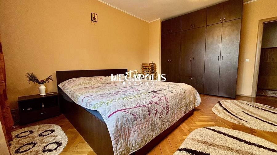 Casă individuală cu 5 camere cu Canalizare în Central