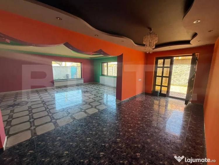 Casă cu 9 camere cu Teren 1000 Mp în Central