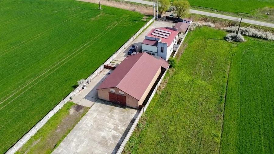 Casă cu 4 camere cu Teren 9848 Mp în Beregsău Mic