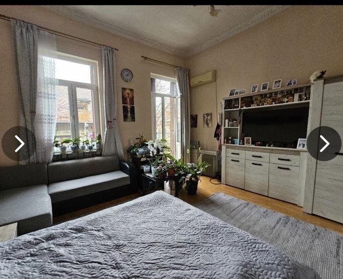 Apartament cu 4 camere decomandat în Victoriei