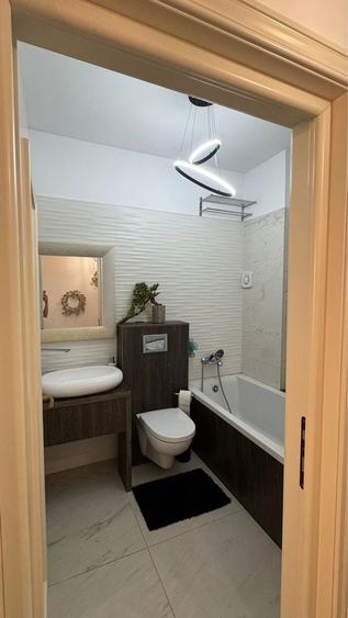 Apartament cu 4 camere decomandat în Central