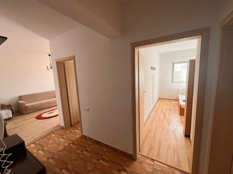 Apartament cu 2 camere decomandat în Roșu