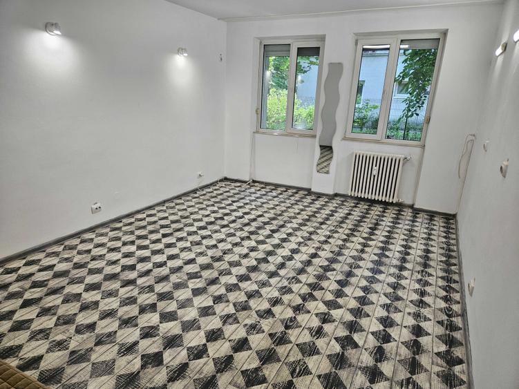 Spațiu comercial, de 61 mp, în Domenii