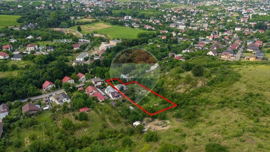 Casă individuală cu 3 camere cu Teren 2700 Mp în Bucium