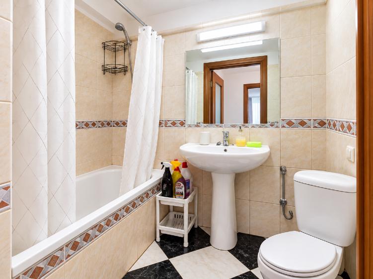 Apartament cu 2 camere decomandat în Cișmigiu