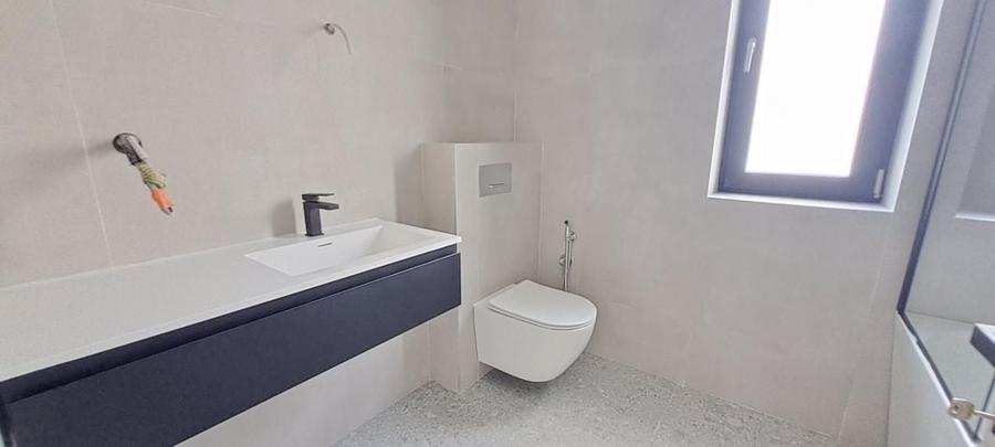 Casă individuală cu 4 camere cu Canalizare în Miroslava
