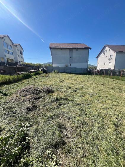 Teren de 400 mp, în Zăvoi