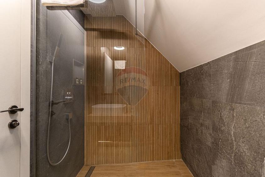 Hotel/Pensiune, de 166 mp, în Schei