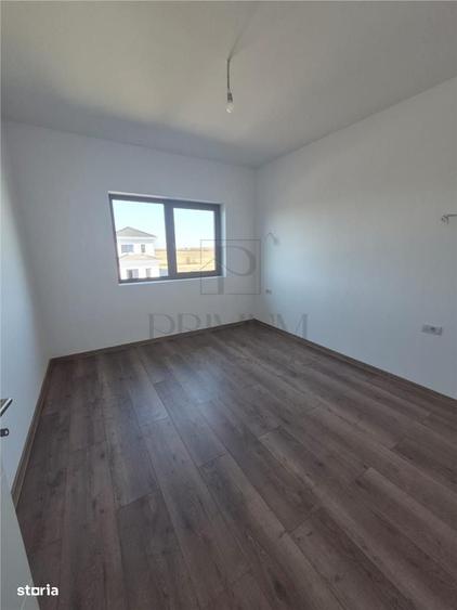 Casă cu 4 camere decomandat în Moșnița Veche