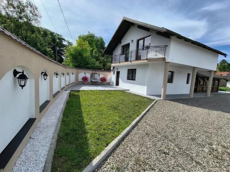 Casă cu Teren 1200 Mp în Central