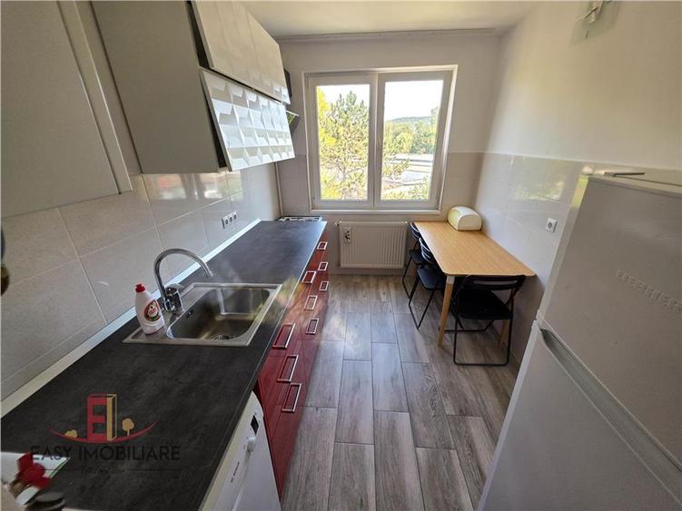 Apartament cu 3 camere decomandat în Aleea Carpați