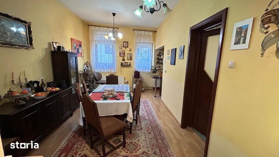 Casă cu 6 camere cu Teren 307 Mp în Schei