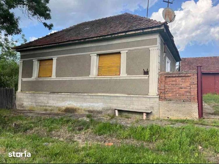 Casă cu 4 camere cu Teren 1788 Mp în Căpâlna