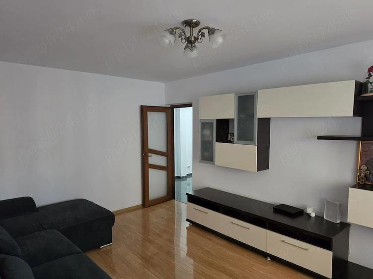 Apartament cu 3 camere decomandat în E3